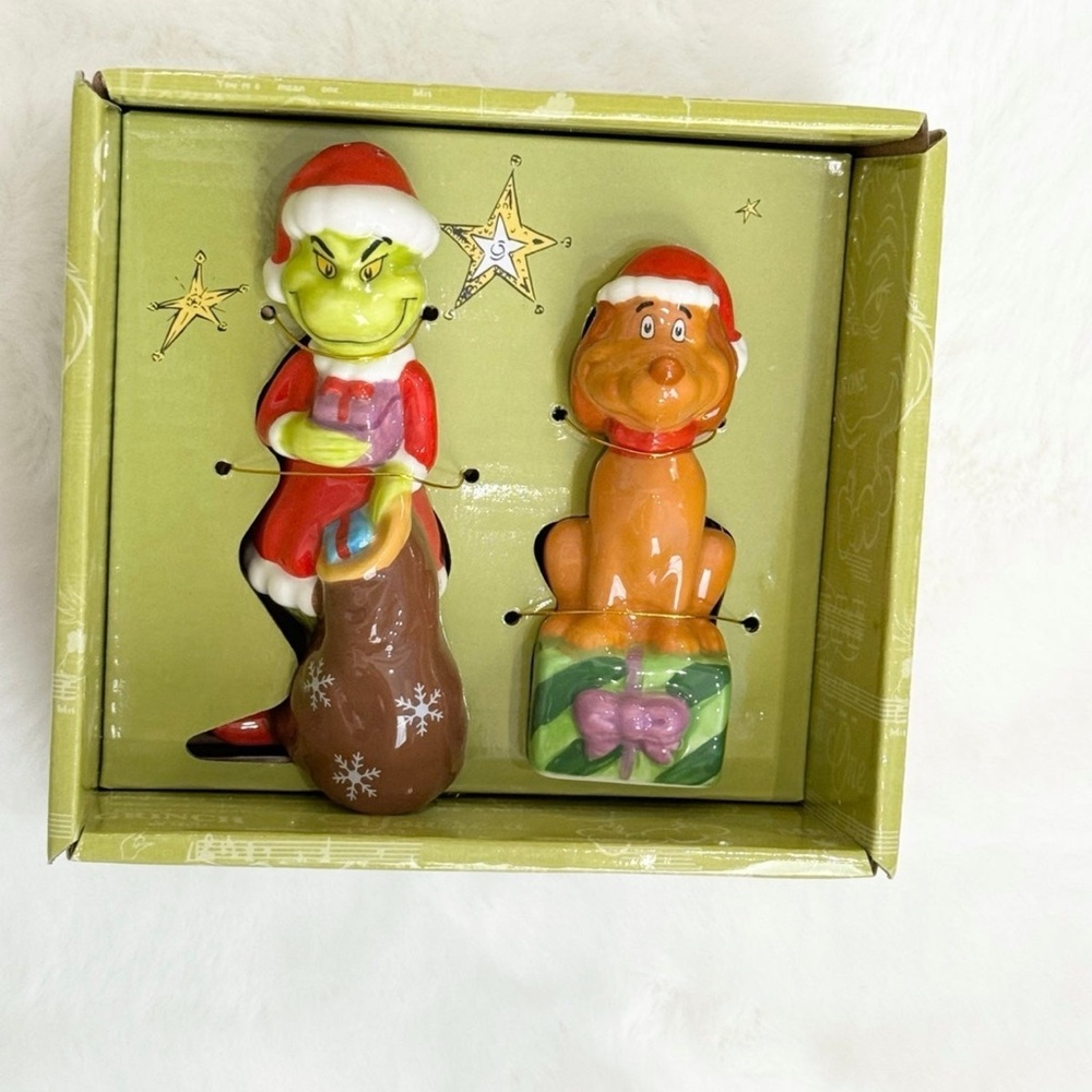 *NEW*Grinch and Max Christmas Salt and Pepper Shaker